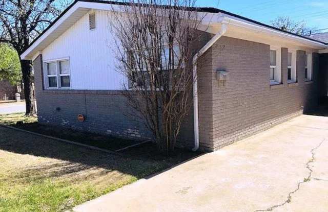 2801 53rd St photos photos