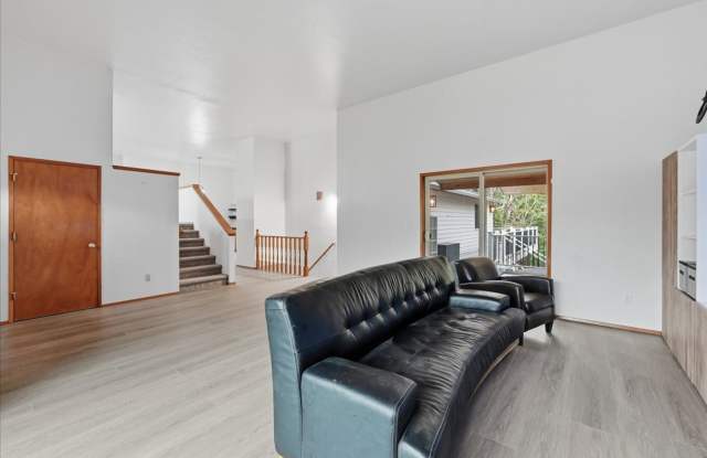 4Bd/3Ba Seattle Home Gallery 4
