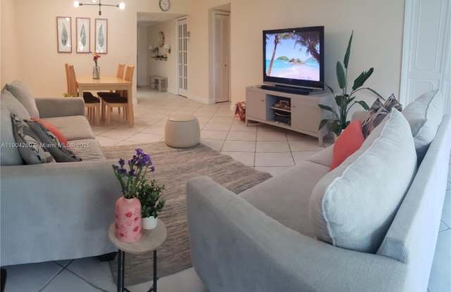 550 Oaks Ln - 550 Oaks Lane, Pompano Beach, FL 33069