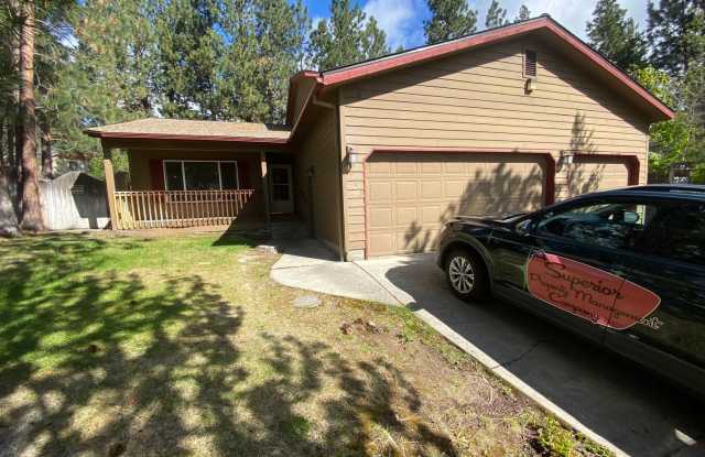 Spacious 2 Bedroom + office! Large yard! W/S included! A/C! photos photos