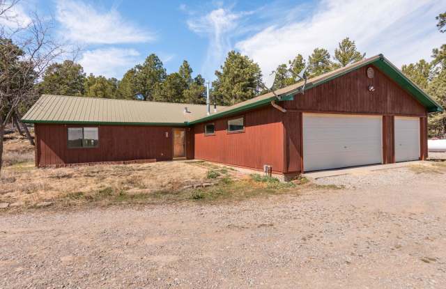 Your Next Home Awaits – 4 Bedrooms, Hot Tub & More! Gallery 1