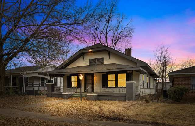 Beautifully Renovated 4 Bedroom 1.5 Bath Home Available now! FREE APPLIANCE @ MOVE IN!! photos photos