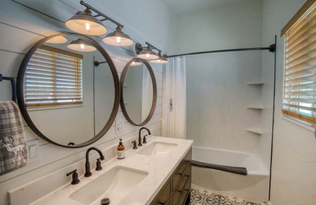 2520 Parkinson Road photos photos