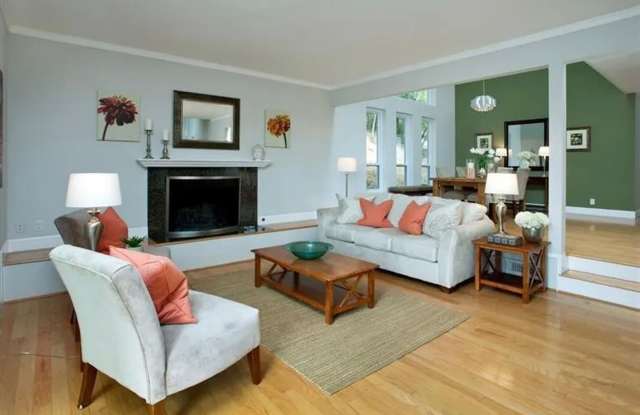 Gorgeous Contemporary 4 Bedroom Home with Stunning Views*Watch Video*-AMSI Gallery 2