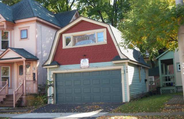 Avail. 6/1/26 Charming Efficiency-One Block From Shops, Eateries and Bus Line photos photos
