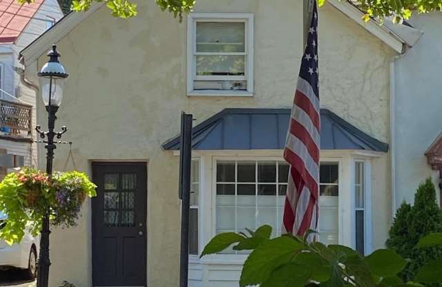 90 W COURT - 90 West Court Street, Doylestown, PA 18901