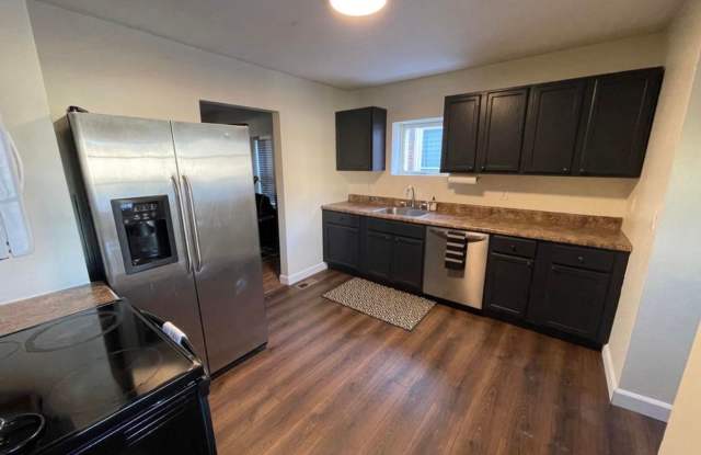 5 Bedroom House next to CMU Campus Gallery 3