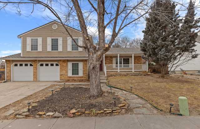 Furnished Rockrimmon 4-Bedroom with Mountain Views  D20 Schools photos photos