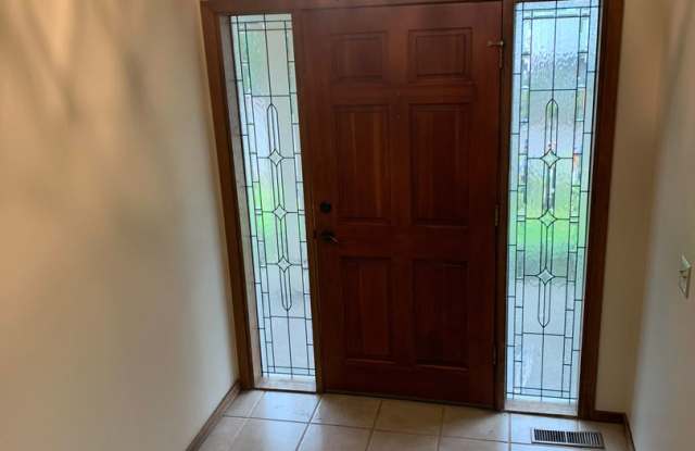 Updated Timberhill Home on Wisteria Gallery 4