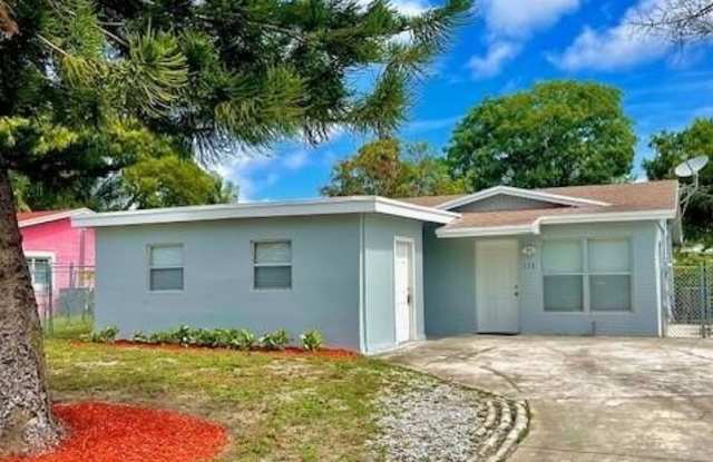 121 NW 7TH Court Gallery 3
