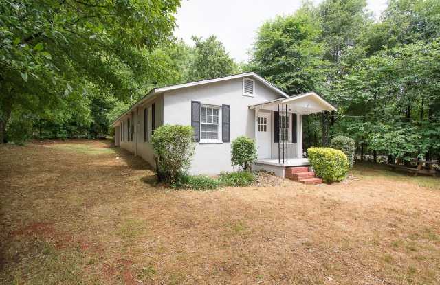 2 Bed/1 Bath House just off Lexington Rd. Gallery 1