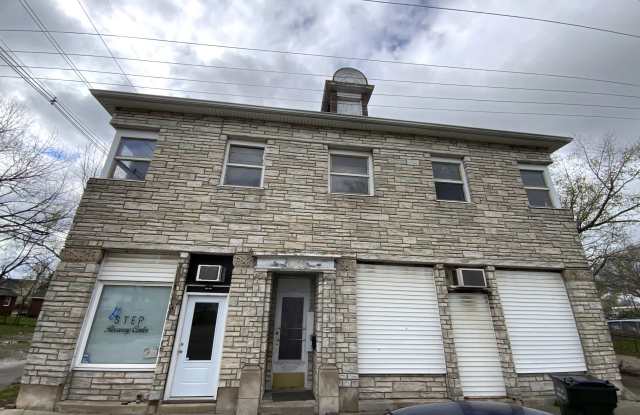 110 W Woodbury St - 110 West Woodbury Street, Danville, IL 61832