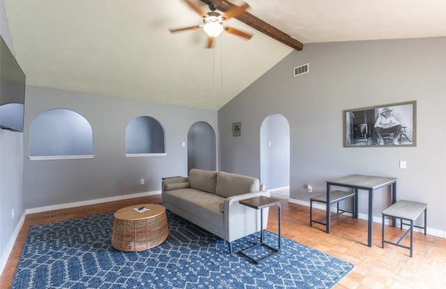 3117 Post Oak Road Gallery 1