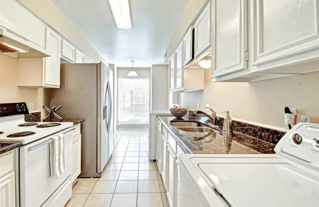 13300 Trail Hollow Drive Gallery 3
