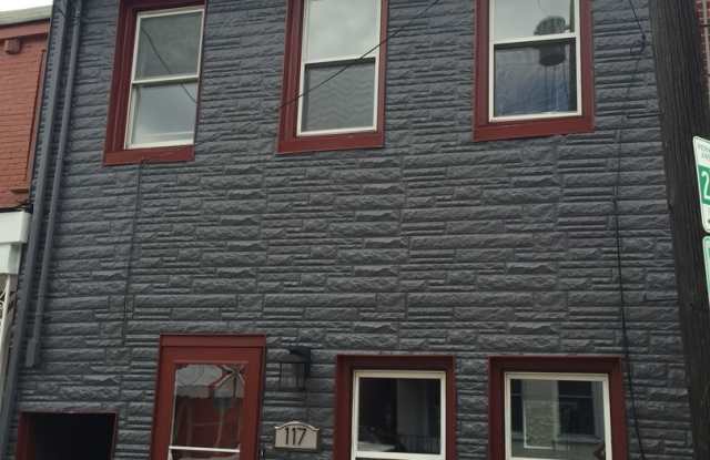 Gorgeous 3 Bedroom Reno in South Side. Open Layout. Private Courtyard. A/C. Stainless. Designer Kitchen photos photos Gorgeous 3 Bedroom Reno in South Side. Open Layout. Private Courtyard. A/C. Stainless. Designer Kitchen photos photos