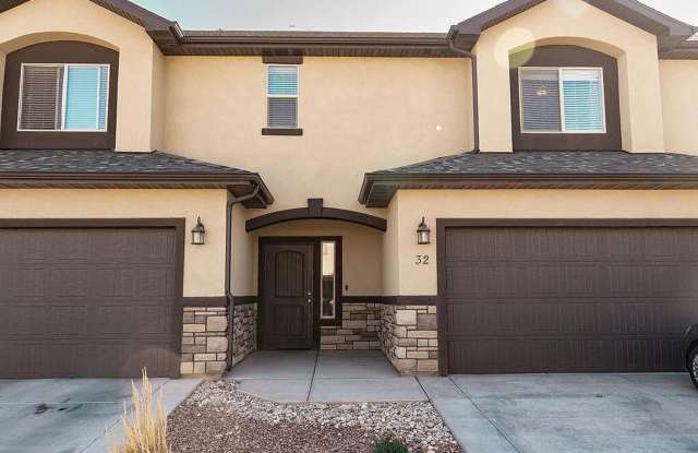 Bright and Spacious 3 Bedroom Townhome. photos photos