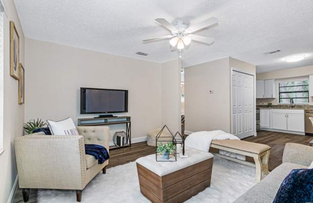 7806 Colonial Club Ct - 7806 Colonial Club Court, Riverview, FL 33578