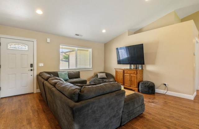 2852 Glacier Dr Gallery 4