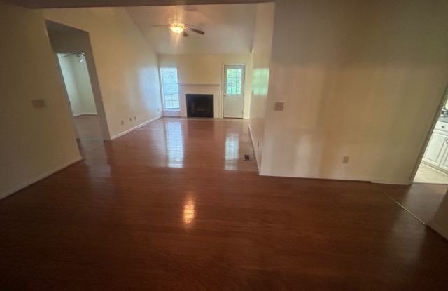 3–4 Bedrooms | 2.5 Bathrooms | $1,950/Month The Summit Area - AVAILABLE EARLY NOVEMBER! Gallery 4
