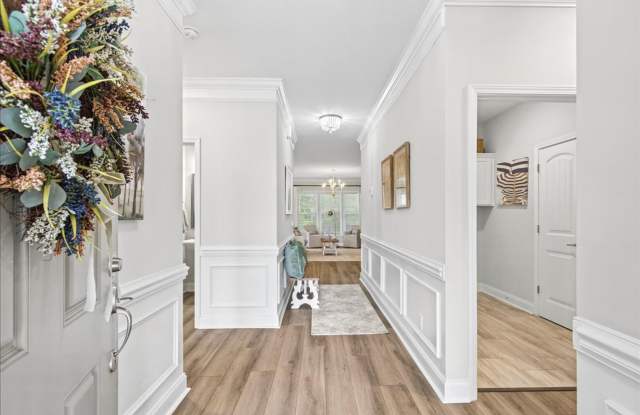Gorgeous 4 Bed/3.5 Bath Home with 2 Primary Suites in Pooler! Gallery 4