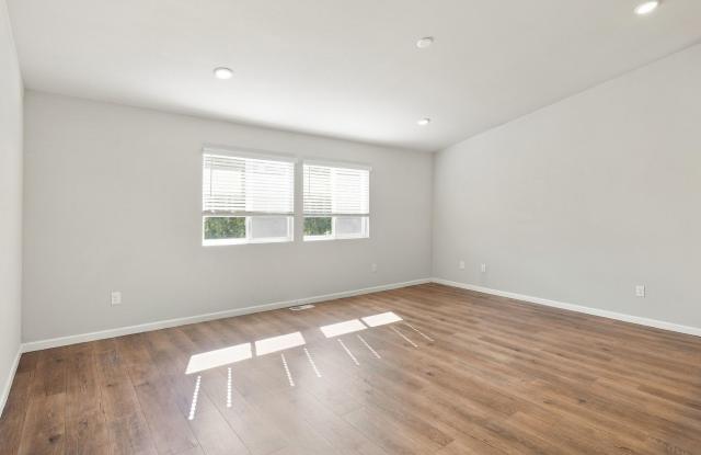 1 Month FREE Rent! Applied to Your First Full Month. Terms & Conditions Apply. Gallery 4