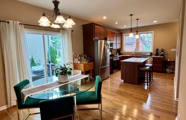 1300 Bobolink Road Gallery 4