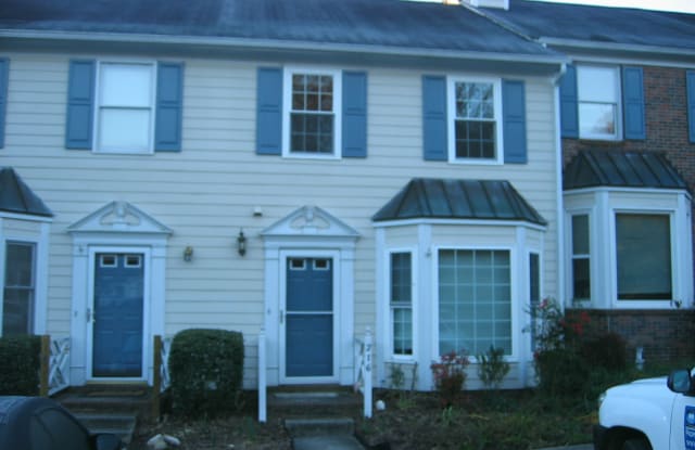 216 Standish Dr - 216 Standish Drive, Chapel Hill, NC 27517