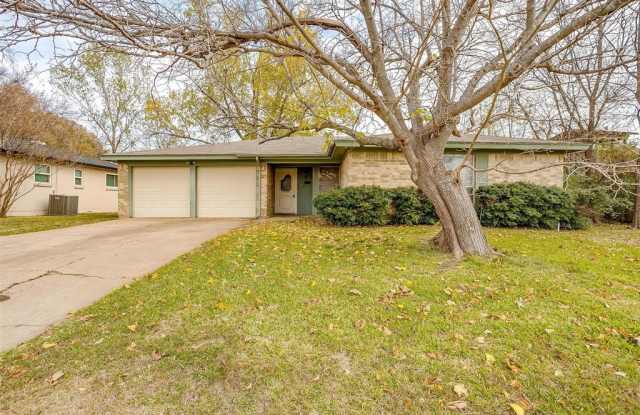 232 Linda Drive - 232 Linda Drive, Burleson, TX 76028