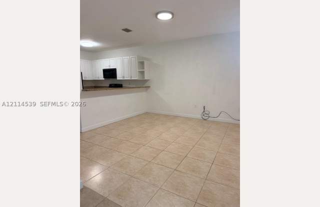 1028 NW 102nd Pl Gallery 4