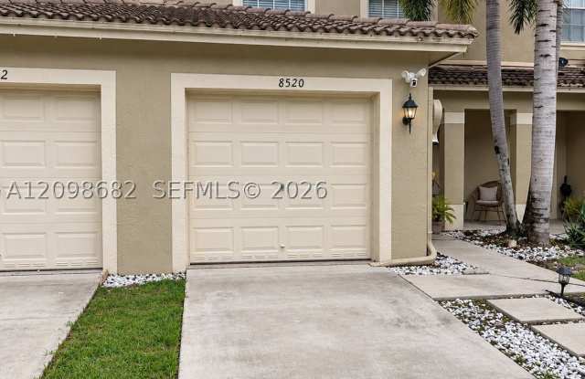 8520 E Southgate Shores Cir Gallery 1
