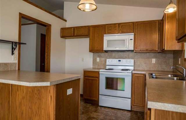 11818 W Wilkinson Ct - 3 Bedroom, 3 Bathroom Home with 3 Car Garage - $1,900 Gallery 1