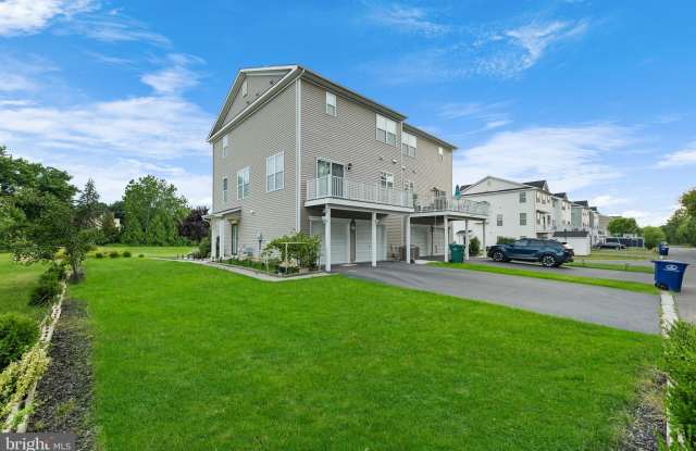 42 MOUNTIE Lane Gallery 3