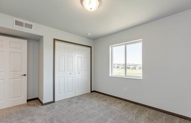 1050 Valley Dr Gallery 2
