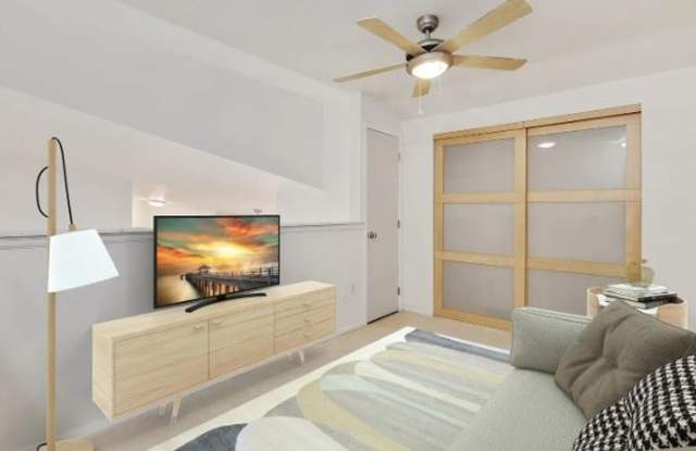 Spacious Condo in Aurora Gallery 3