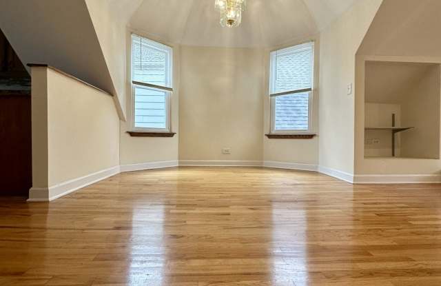 3755 North Christiana Avenue Gallery 3