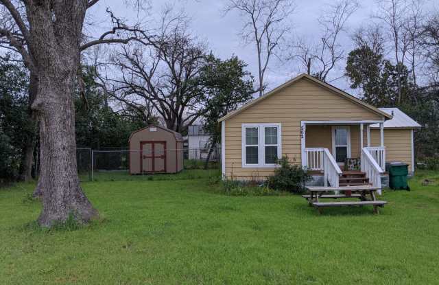 Completely Redone - Easy Commute - Downtown - 502 Toliver Street, Bastrop, TX 78602