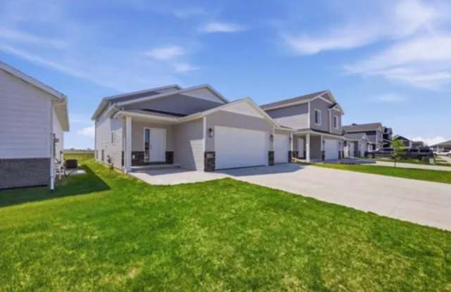 4 Bedroom | 2 Bathroom | 2,606 Sq. Ft. | Fargo, ND Gallery 1