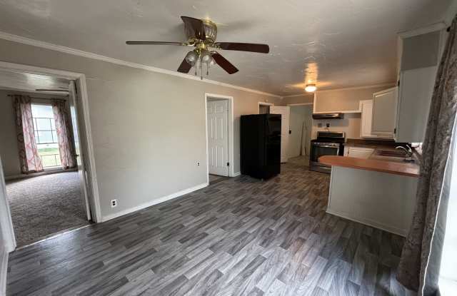 708 Lewis Street - A Gallery 3