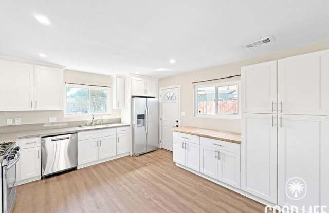 1538 Ionian St Gallery 3