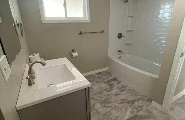 Upgraded charming 3 bedroom home Gallery 4