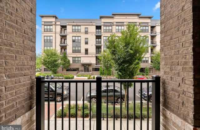 2320 FIELD POINT Road unit: 103 photos photos