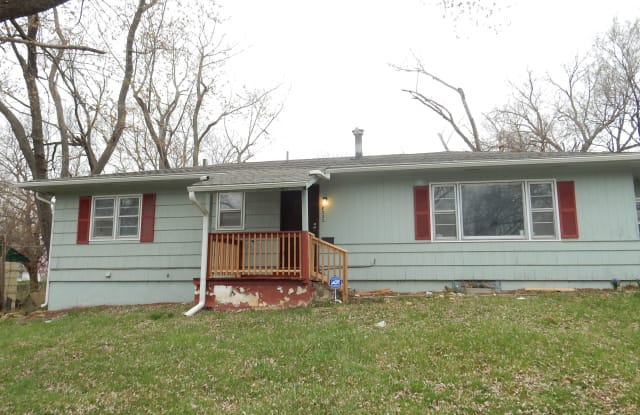 8322 Highland Ave - 8322 Highland Avenue, Kansas City, MO 64131