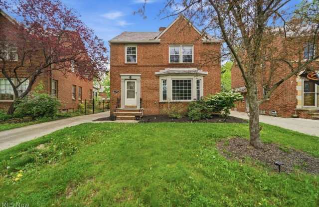 Beautiful 4-Bedroom Brick Colonial in University Heights photos photos