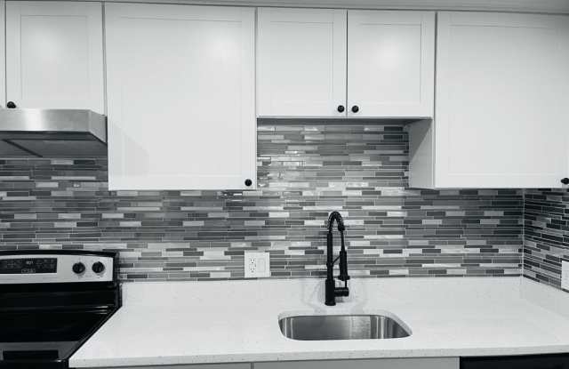 4 Hallmark Gardens - 4 Hallmark Gardens, Burlington, MA 01803