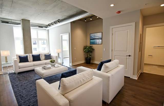 3833 N Broadway Gallery 3