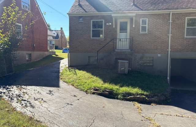 GREEN TWP/OAK HILLS- 3 BEDROOM, 2 FULL BATH Gallery 3