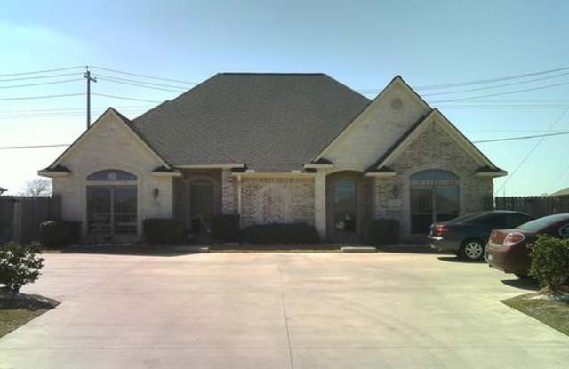 College Station - Spacious 3 bedroom/ 3 bath duplex off Graham Rd photos photos
