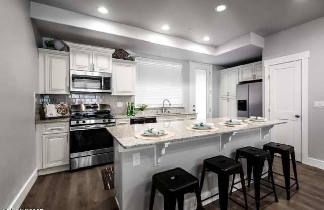 730 Bluffs Court lot: 103 photos photos