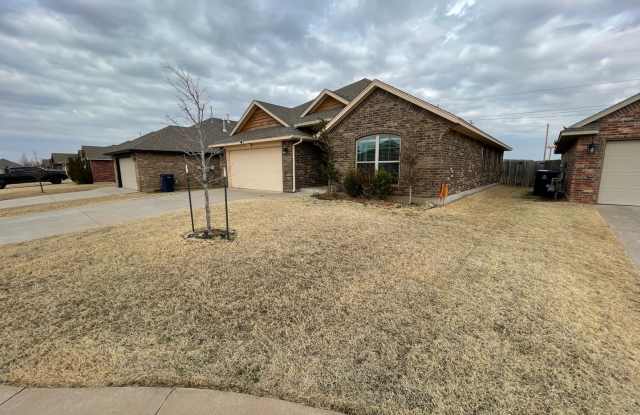 BEATIFUL 3 BEDROOM HOME FOR RENT IN YUKON!! Gallery 3