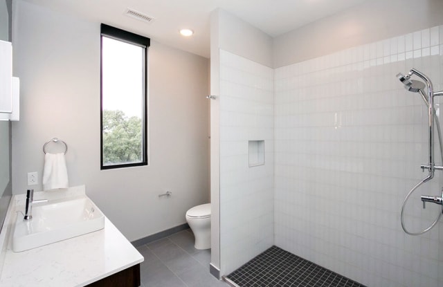 1300 Melrose Ave - 207 photos photos